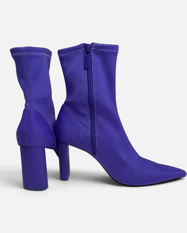 Botas violetas taco zara