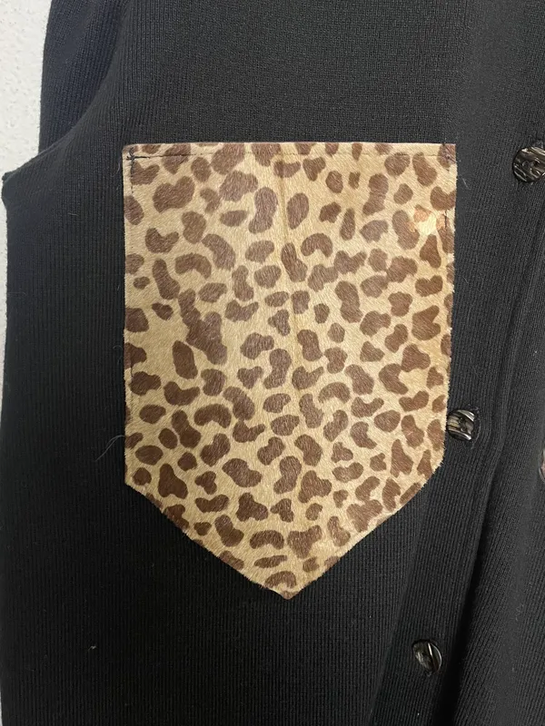 Camisa tejida con bolsilloen cuero alejandra iglesias