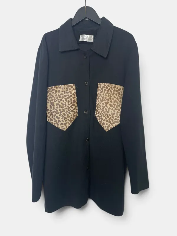 Camisa tejida con bolsilloen cuero alejandra iglesias
