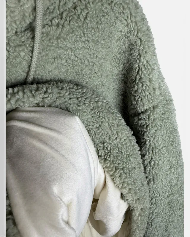 Buzo verde peludo caro criado