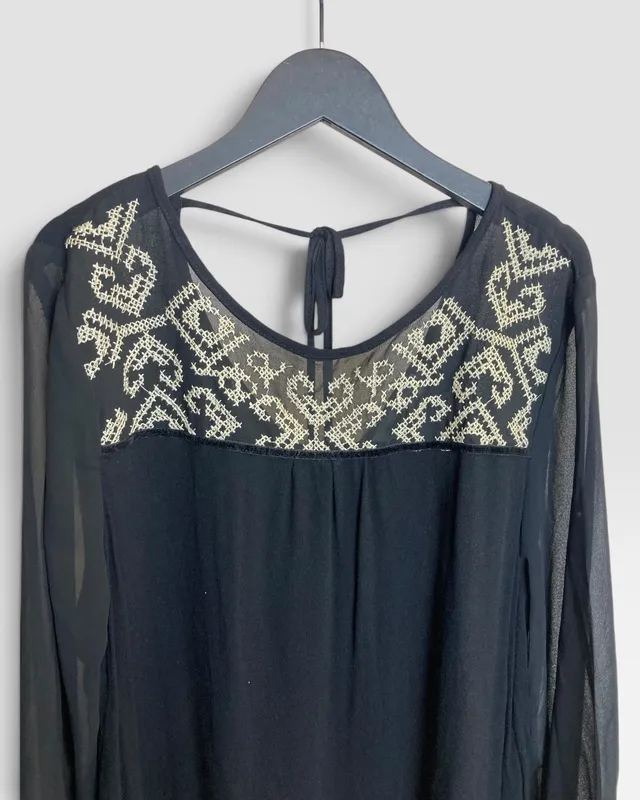 Blusa negra gasa limite