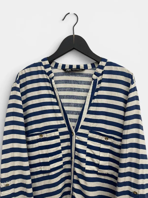 Camisa rayada v manga larga zara