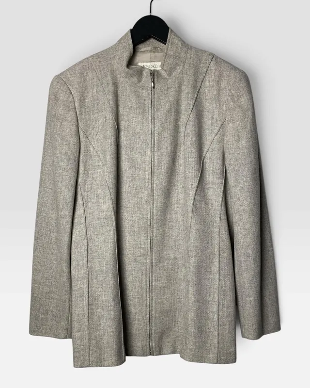 Chaqueta gris clara c/alforzas escada