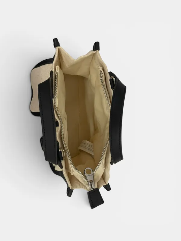 Cartera de mano cargo stradivarius