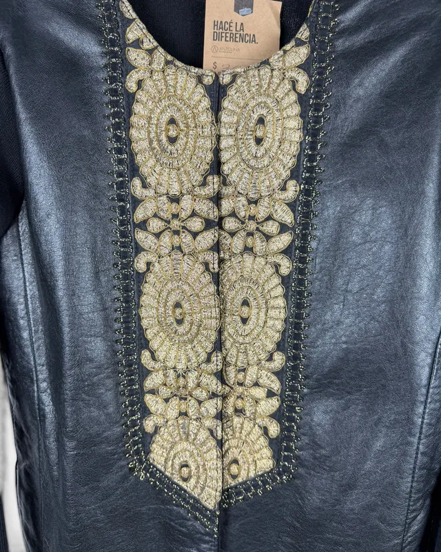 Saco negro y dorado alejandra iglesias