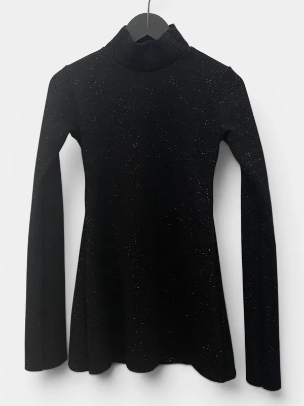 Remera tejida cuello alto espalda baja zara