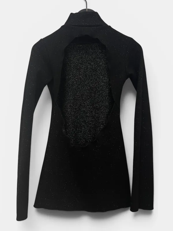 Remera tejida cuello alto espalda baja zara
