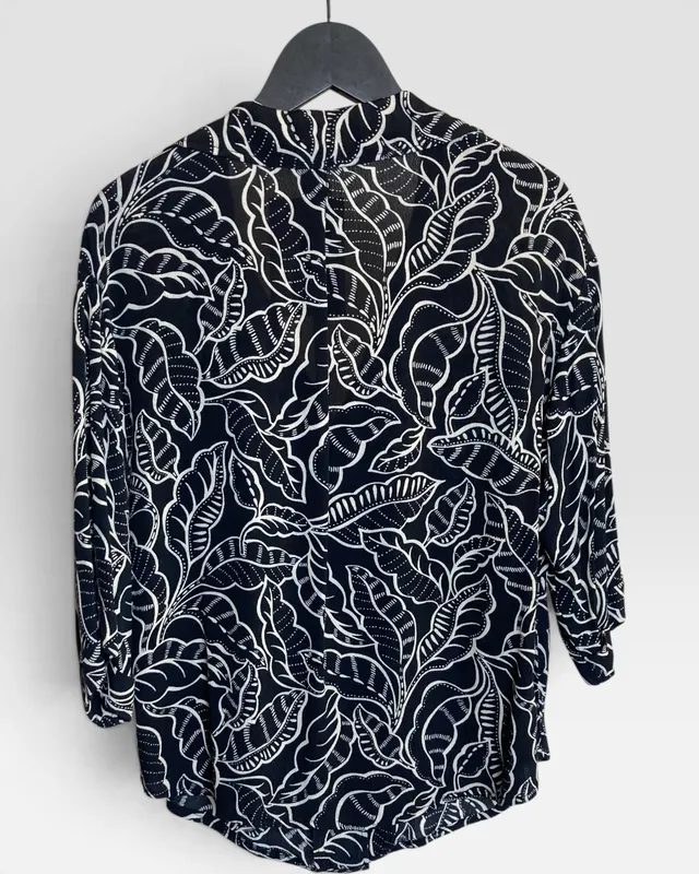 Camisa negra estampada mango