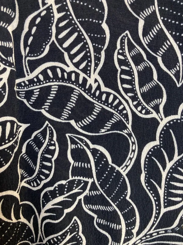 Camisa negra estampada mango
