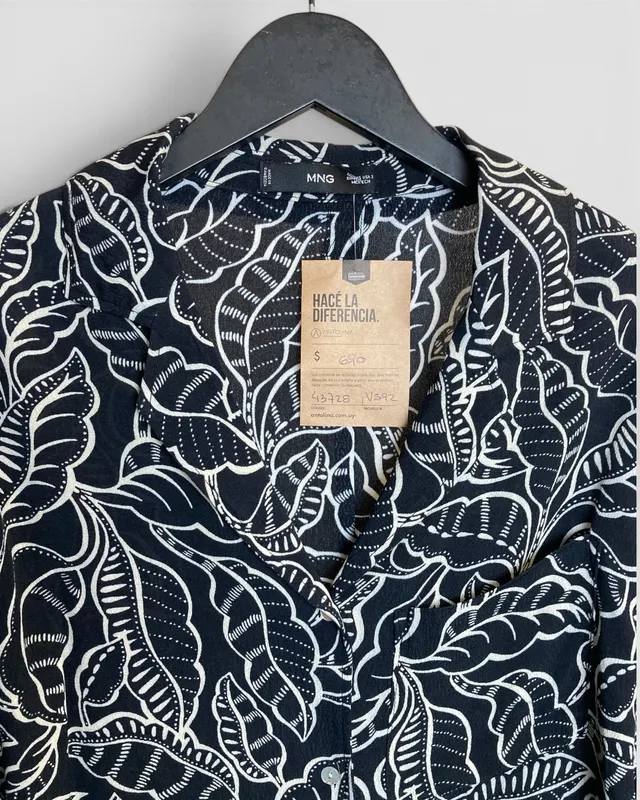 Camisa negra estampada mango