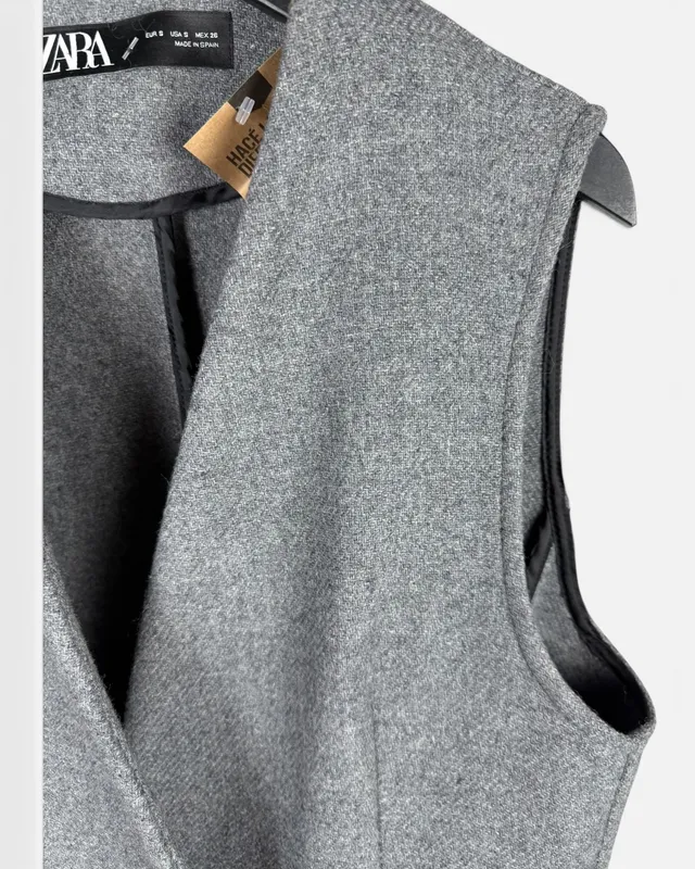 Chaleco gris zara