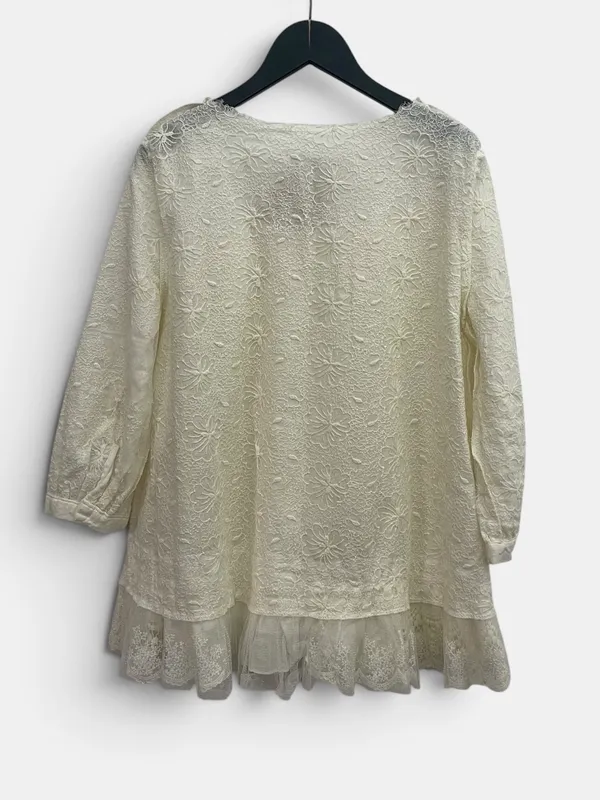 Blusa encaje bordado volados