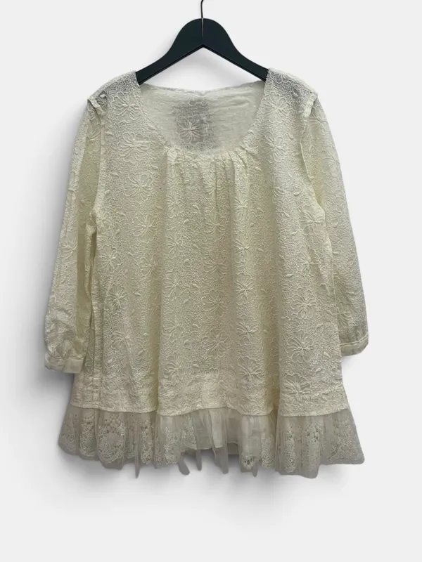 Blusa encaje bordado volados