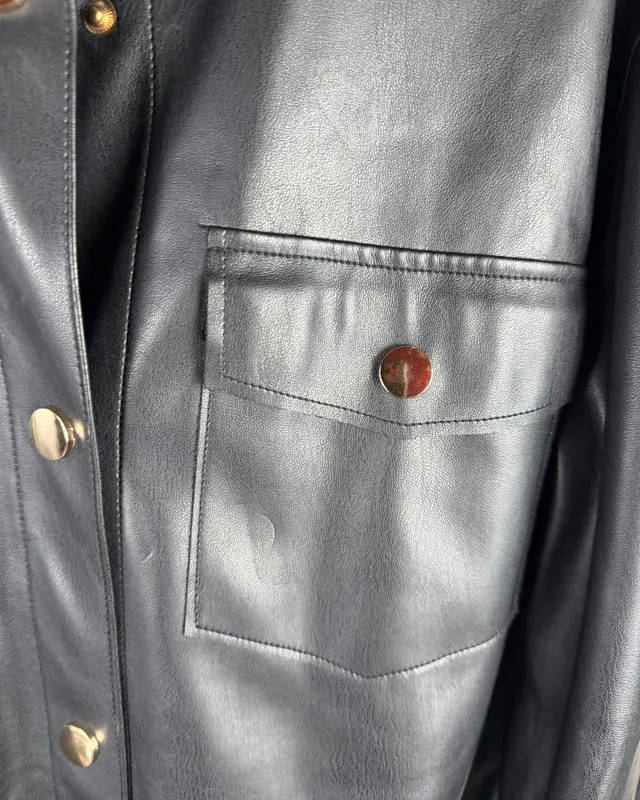 Sobre camisa negra indian