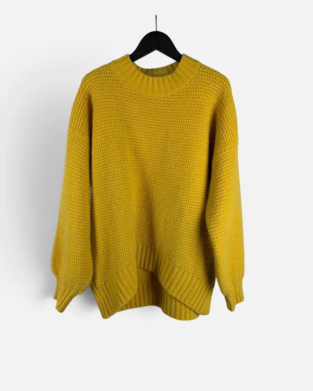 Buzo amarillo emmanuelle