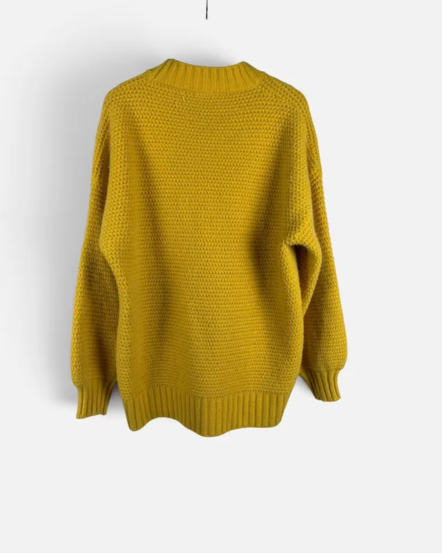 Buzo amarillo emmanuelle