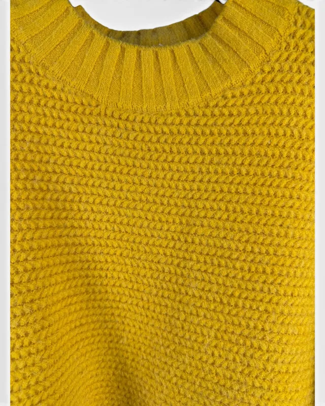 Buzo amarillo emmanuelle