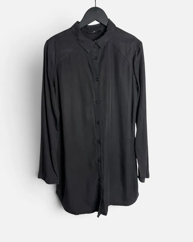 Camisa negra pastiche