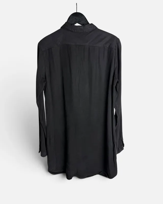 Camisa negra pastiche