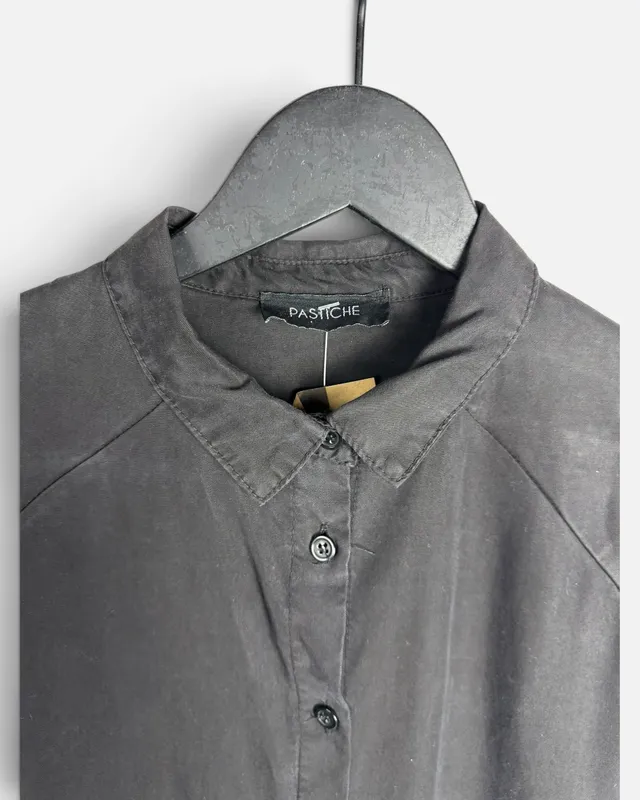 Camisa negra pastiche