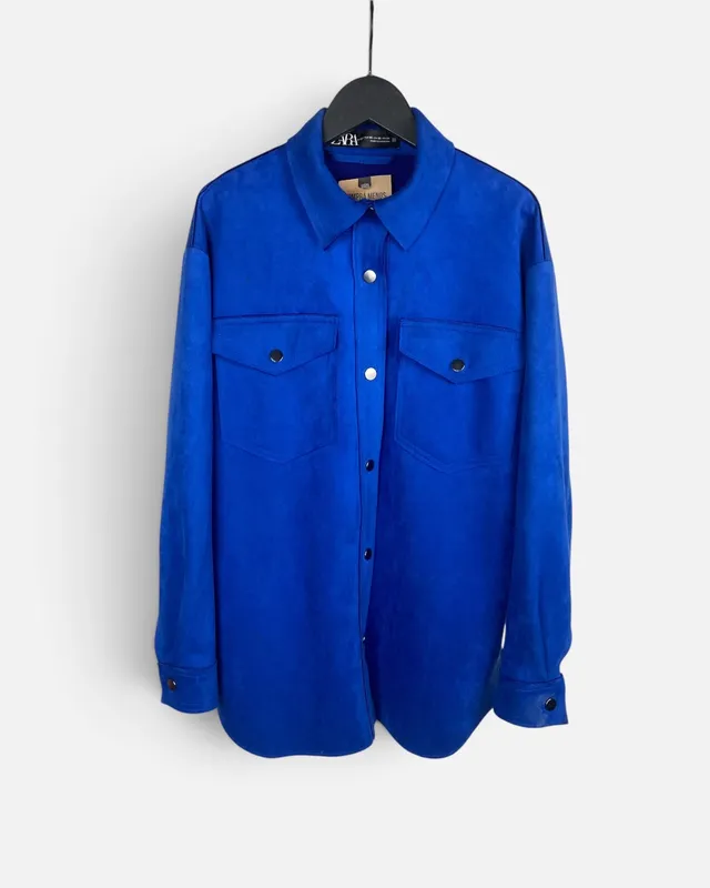 Sobre camisa azul zara