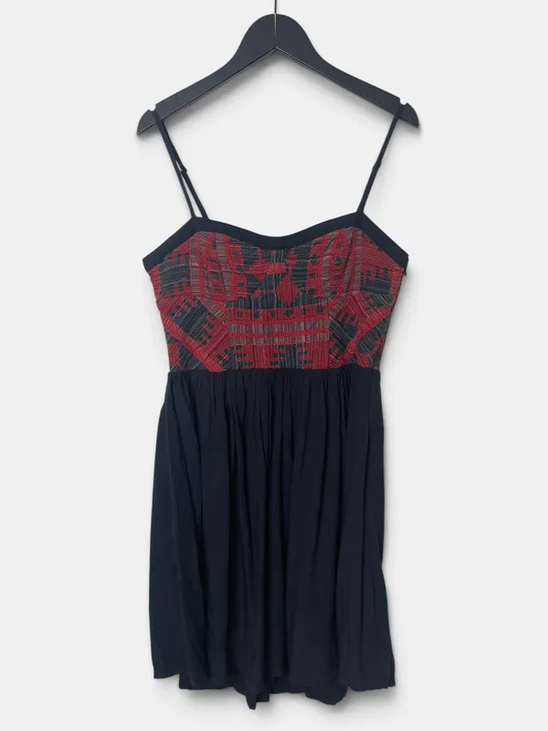 Vestido corto pecho tela bordada starting at stars
