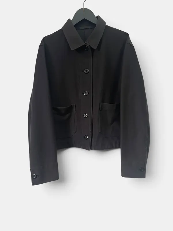 Chaqueta corta bolsillos plaque uniqlo
