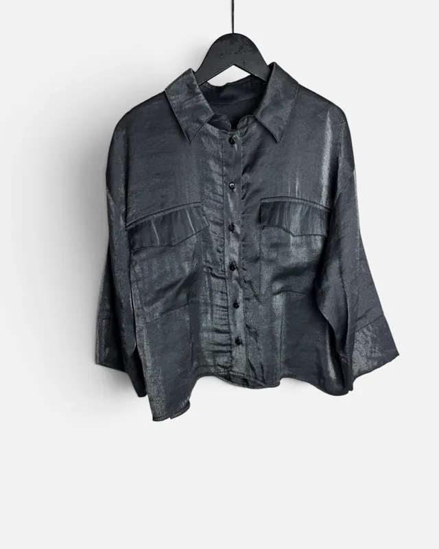 Camisa gris con brillo