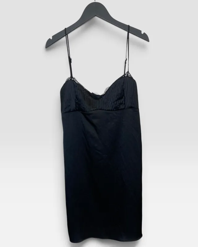 Vestido negra zara