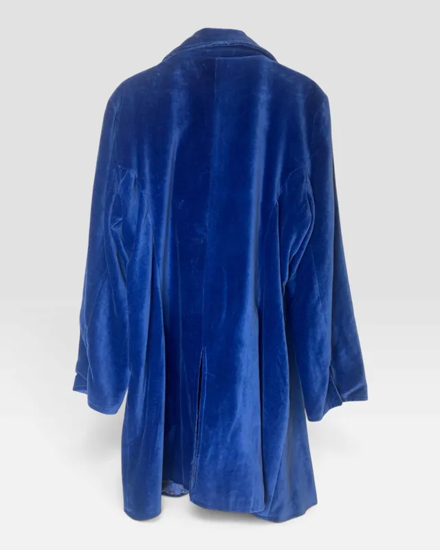 Chaqueta azul con bordados
