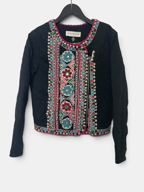 Chaqueta capitoneada bordada rapsodia