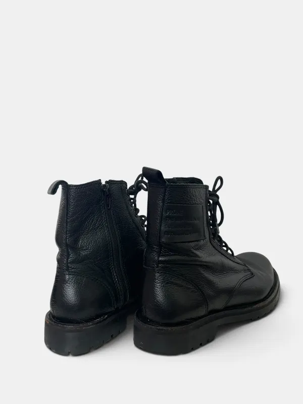 Botas acordonadas prune