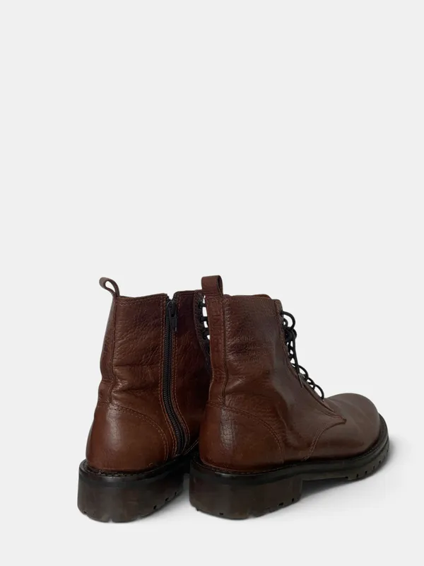 Botas acordonadas prune