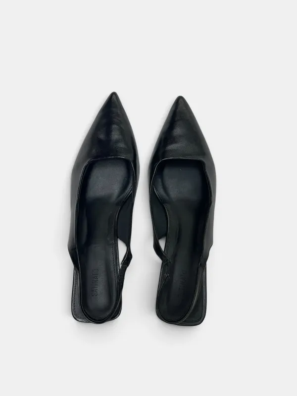 Zapatos en punta bajos satinato