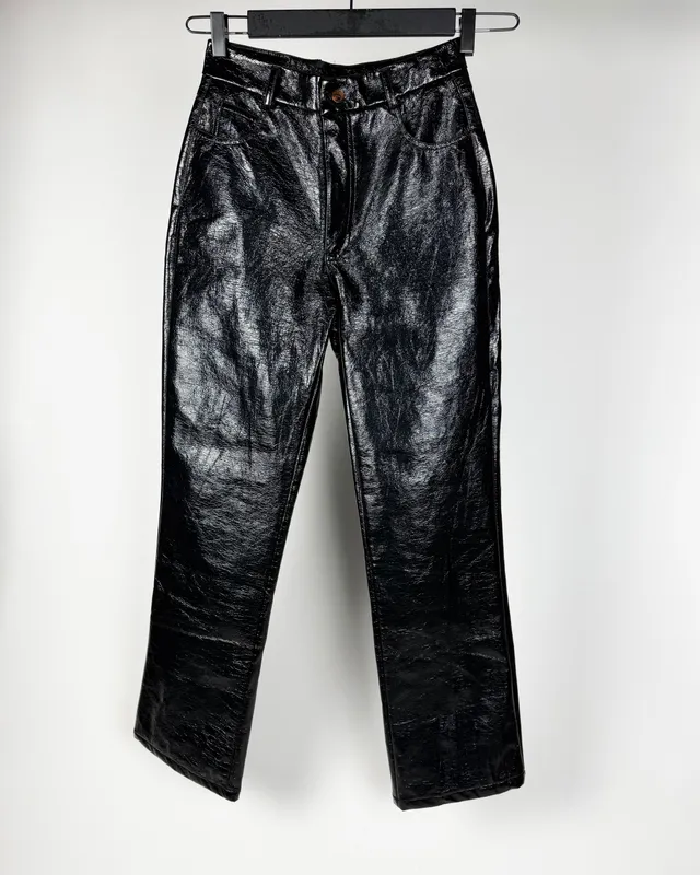Pantalon negro engomado caro criado
