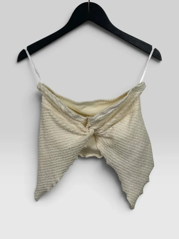 Top strapless nudo shein