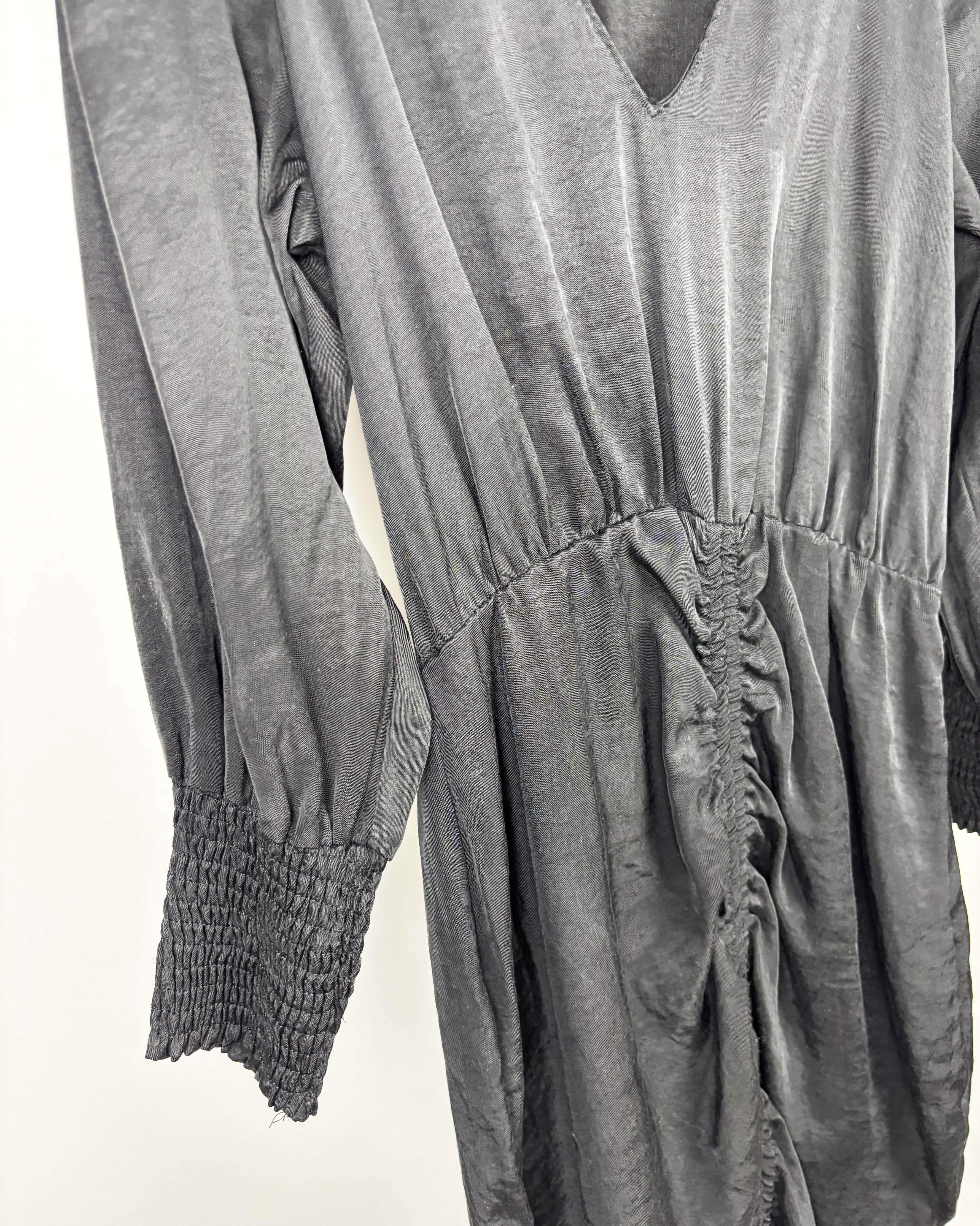 Vestido negrol con frunce zara 