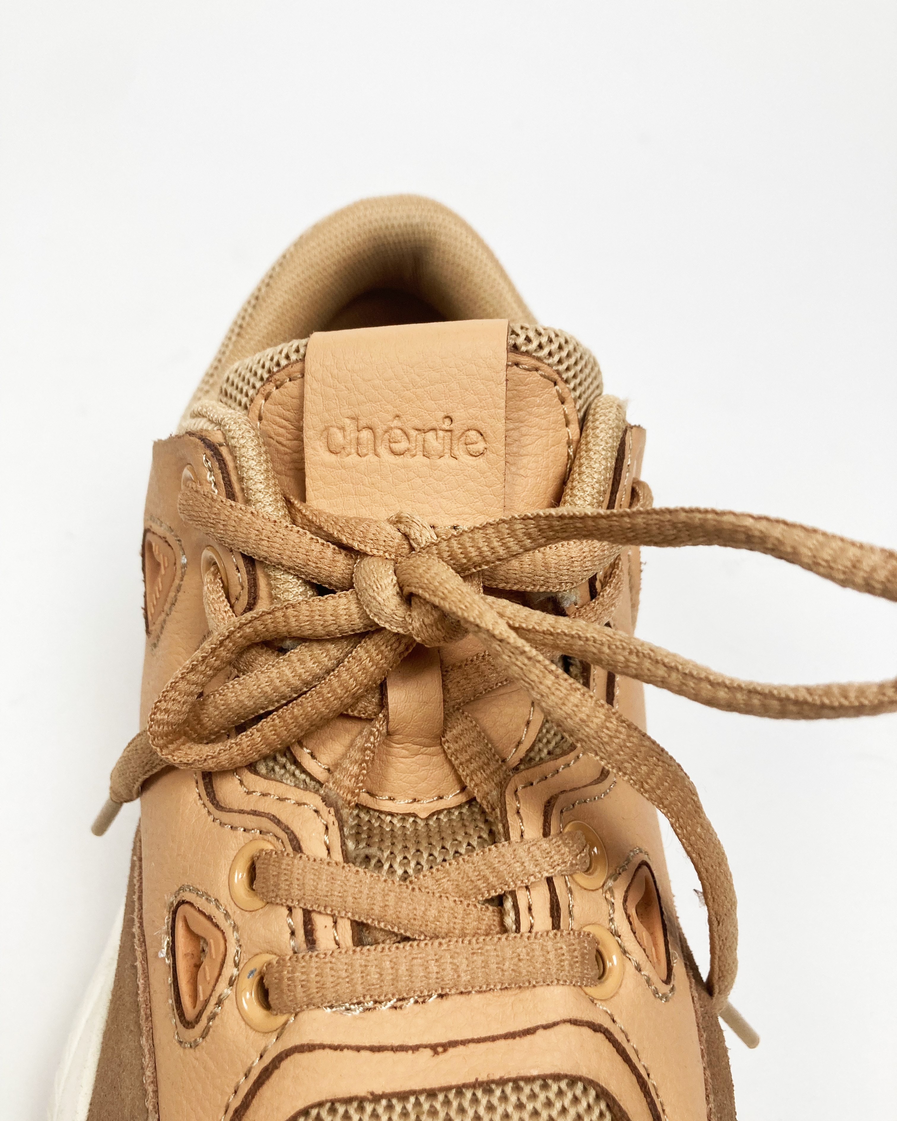 Championes biege con suela blanca cherie