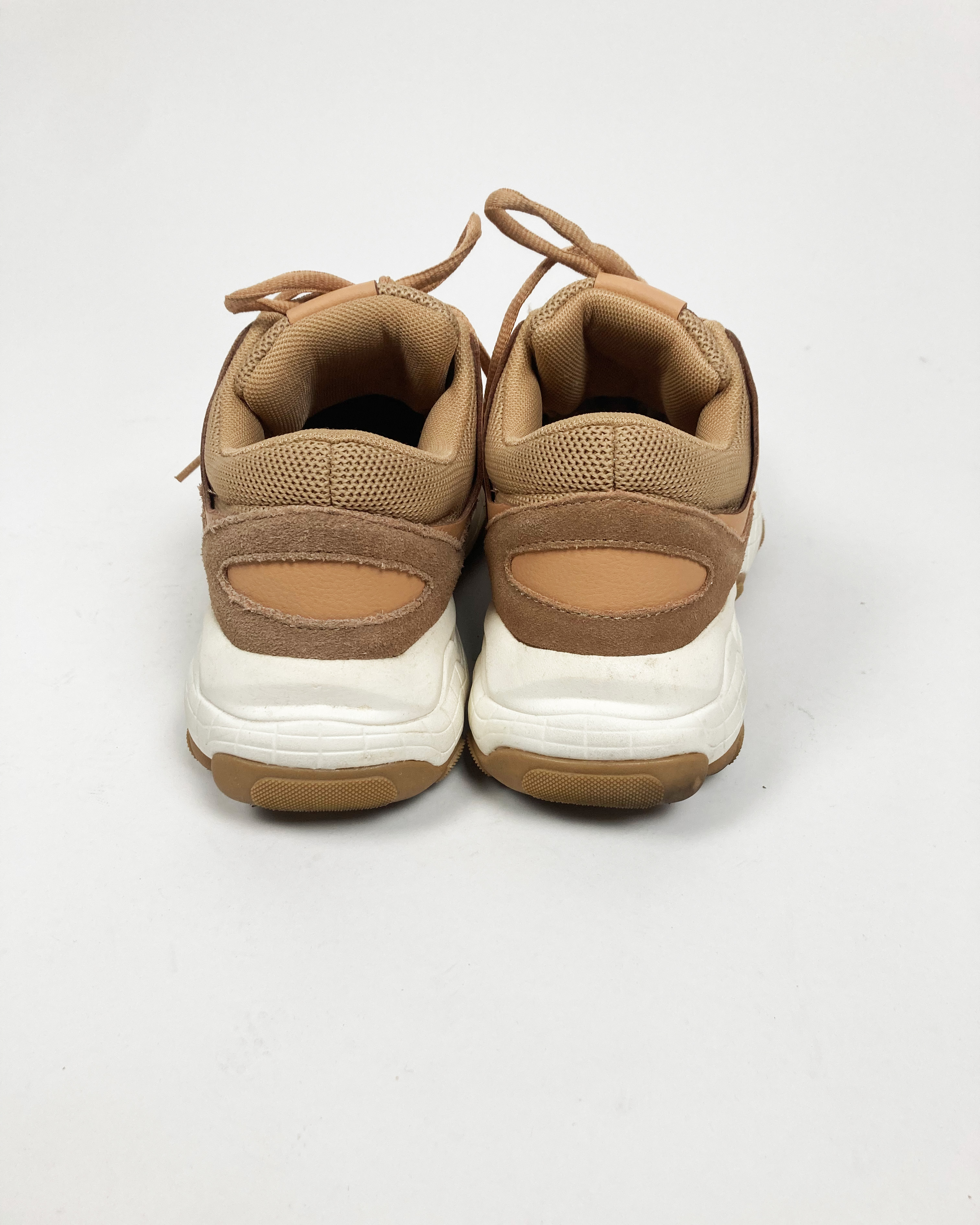 Championes biege con suela blanca cherie