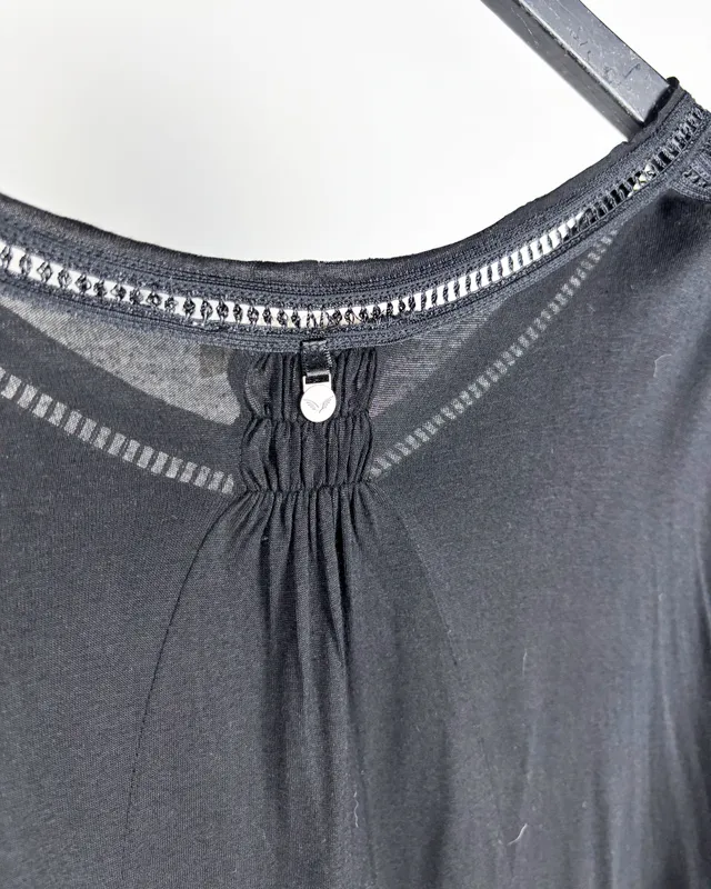 Remera negra c/puntilla rapsodia