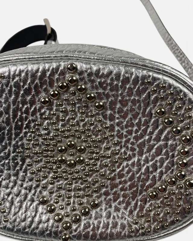 Cartera bandolera plateada prune
