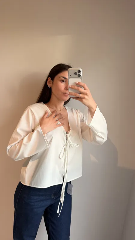 Camisa blanca con lazos talle l
