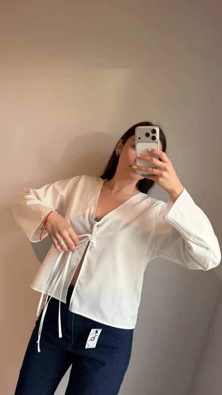 Camisa blanca con lazos talle l