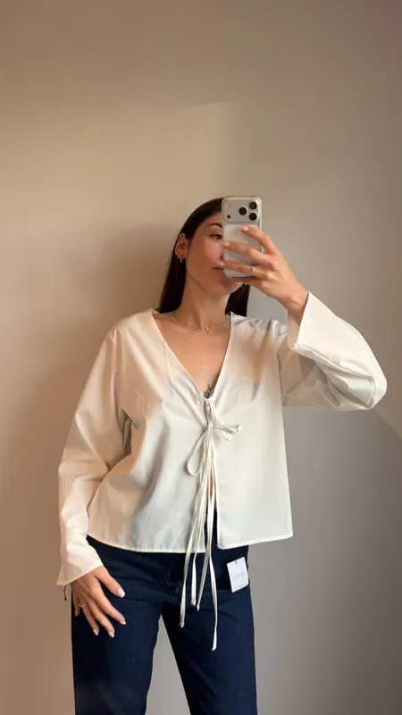 Camisa blanca con lazos talle l