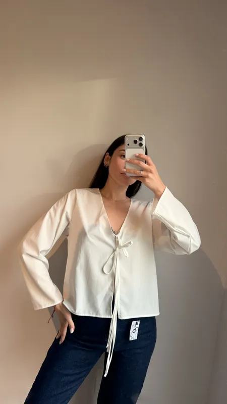 Camisa blanca con lazos talle l