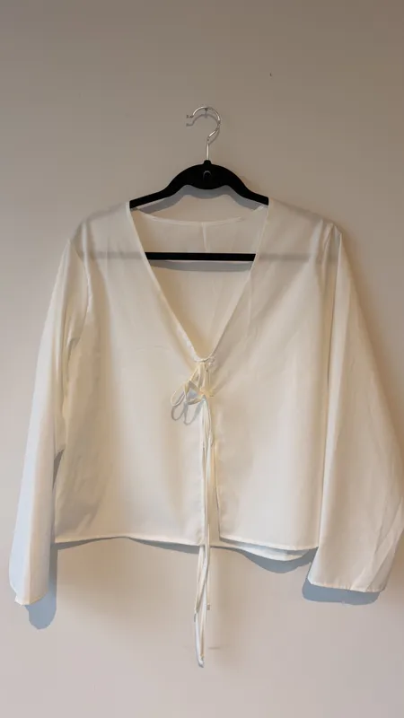 Camisa blanca con lazos talle l