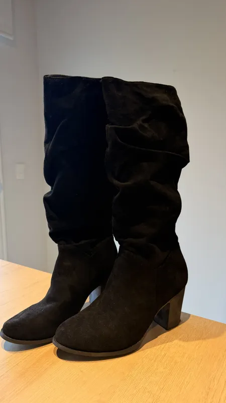 Botas caña alta negrac con taco talle 38