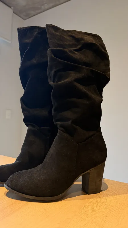 Botas caña alta negrac con taco talle 38