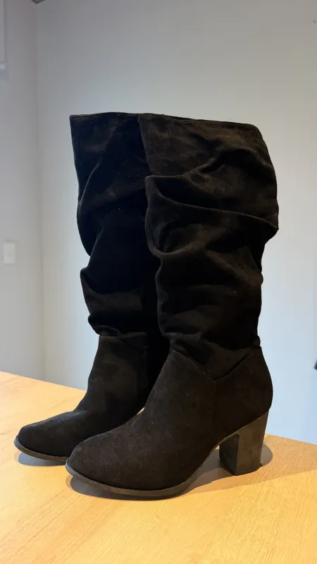 Botas caña alta negrac con taco talle 38