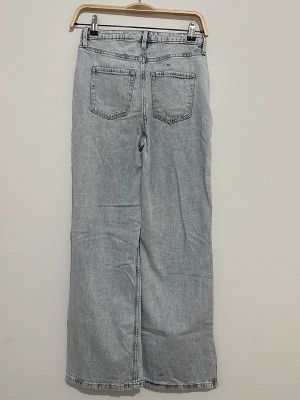 Jeasn wide leg con roturas talle 36